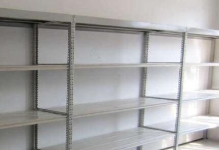 如何計算一個倉庫能放多少貨架？