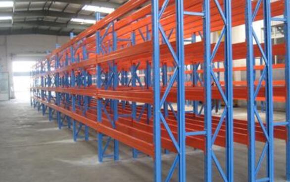 倉(cāng)庫(kù)中的重型貨架和輕型貨架如何一眼看出不同